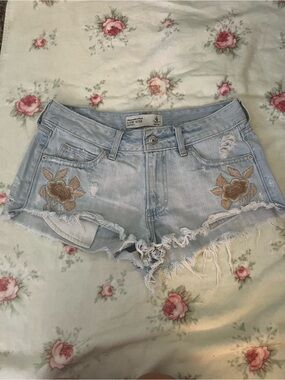 Abercrombie & Fitch Light Blue Denim Short Shorts with Floral Appliqué